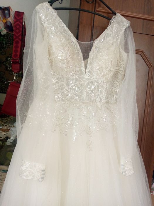 Продам весільну сукню