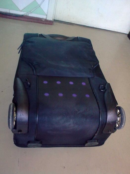 Чемодан рюкзак на колесах с выдвижной ручкой, в рабочем состоянии