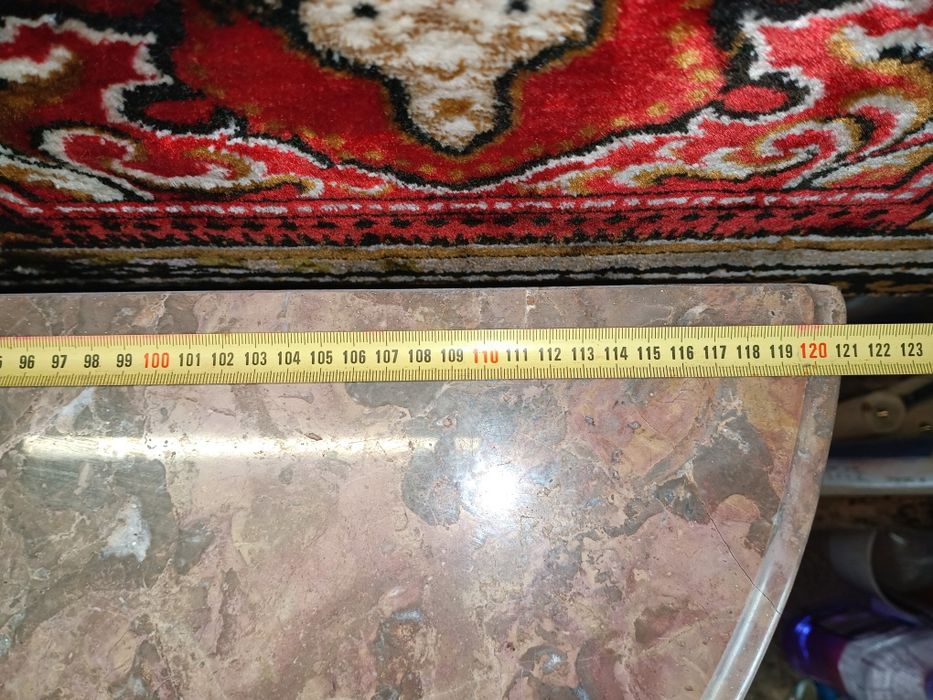 aparador curvo (também conhecido como credência ou consola) em madeira