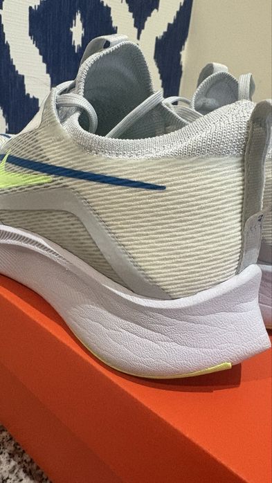 Nike Zoom Fly 4