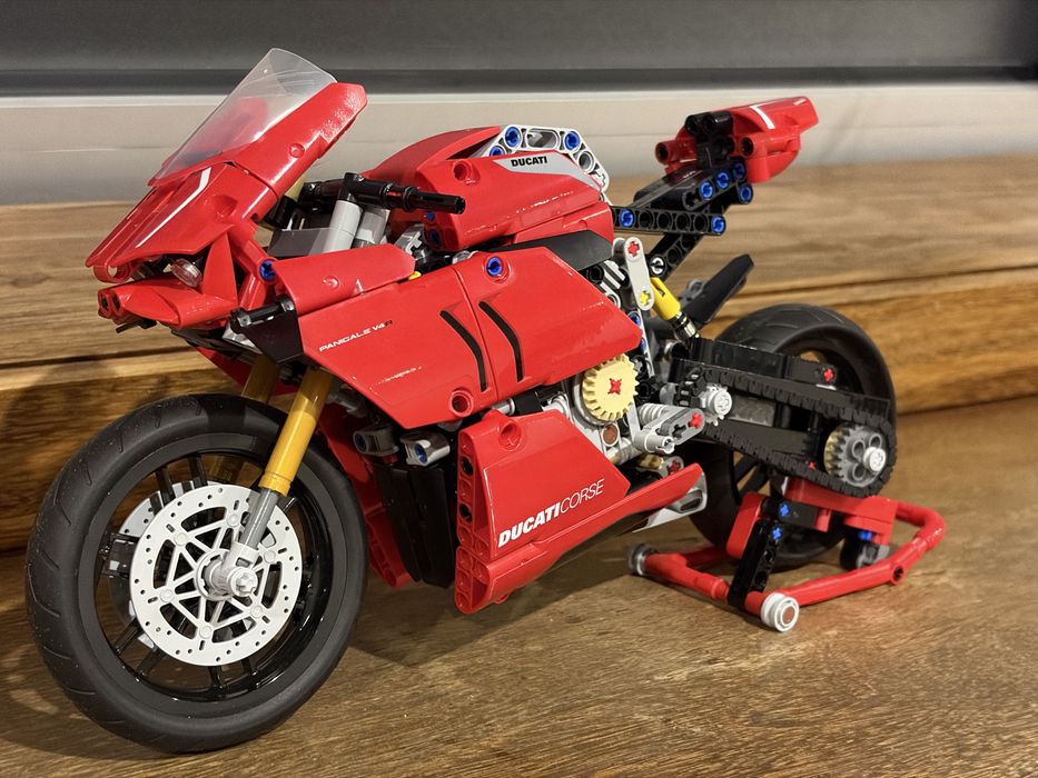 Lego Ducati panigale V4 R