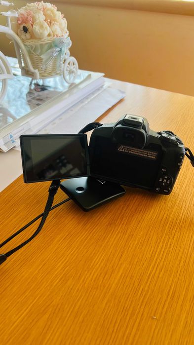 Canon EOS R50 + objetiva 18-45mm | Como nova