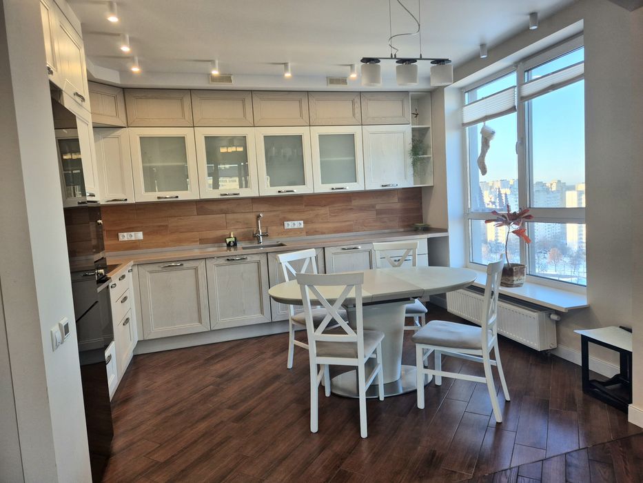 Оренда 2к.к-ра 80,2м2 Варшавський/Варшавский.Євроремонт.Генератор