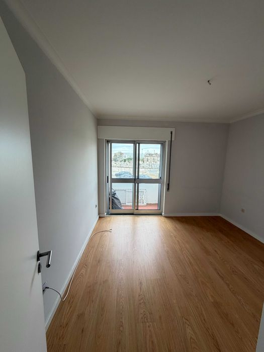 Aluga-se T2+1 impecável - Oliveira do Douro