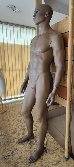 Vendo Mobiliário de Estabelecimento de Pronto-a-Vestir