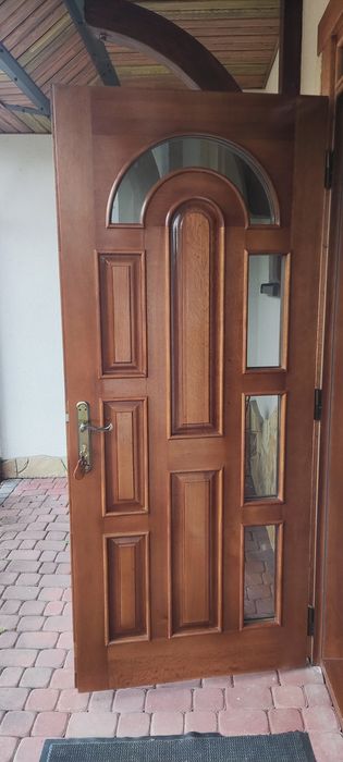 Drzwi dębowe z futryną i obróbką