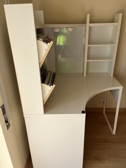 Secretaria de canto Ikea