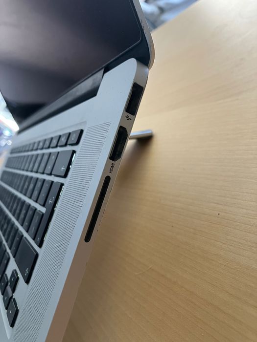 MacBook Pro Retina 15” i7 16GB SSD 256GB | Muito bom estado estético e totalmente funcional