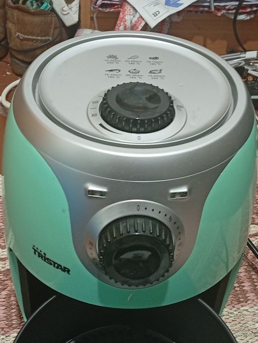 Mini Crispy Frier da Tristar toda nova com manual de instruções