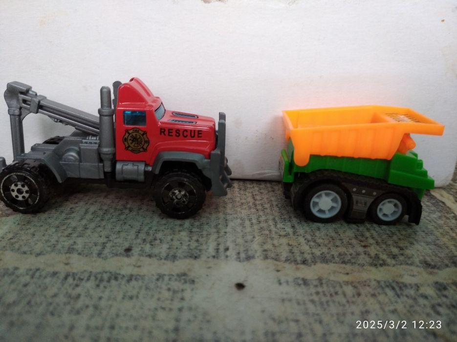 Машинки дитячи..