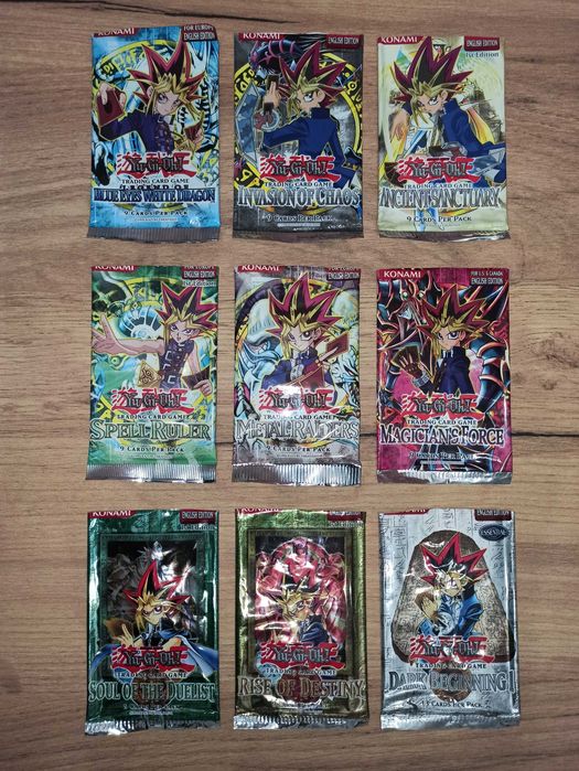 121 oryginalnych kart do gry Yu-Gi-Oh! z boosterów