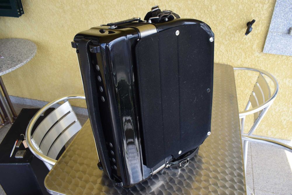 Acordeao Universal 4Voz. N 196