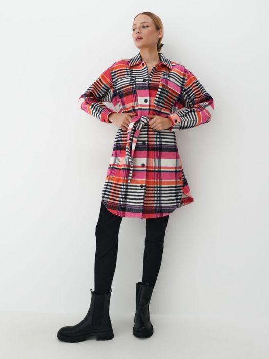 Piekny Plaszcz w krate Mohito