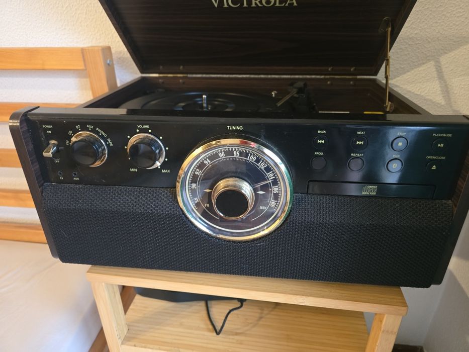 Victrola 6-in-1 Premium – Gira-Discos + CD + Cassete + Bluetooth