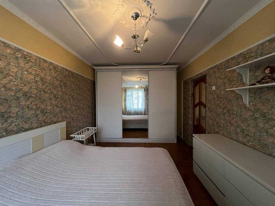 Продам трикімнатну квартиру з індивідуальним опаленням на Пивзаводі