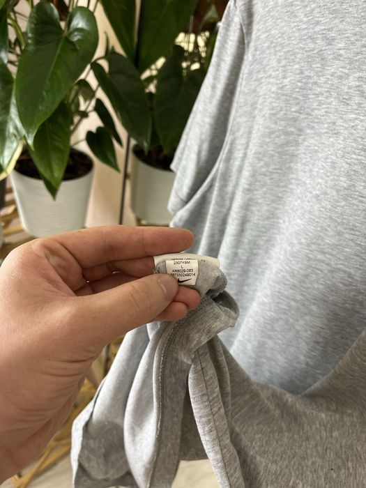 Футболка Nike Tee сіра меланжева