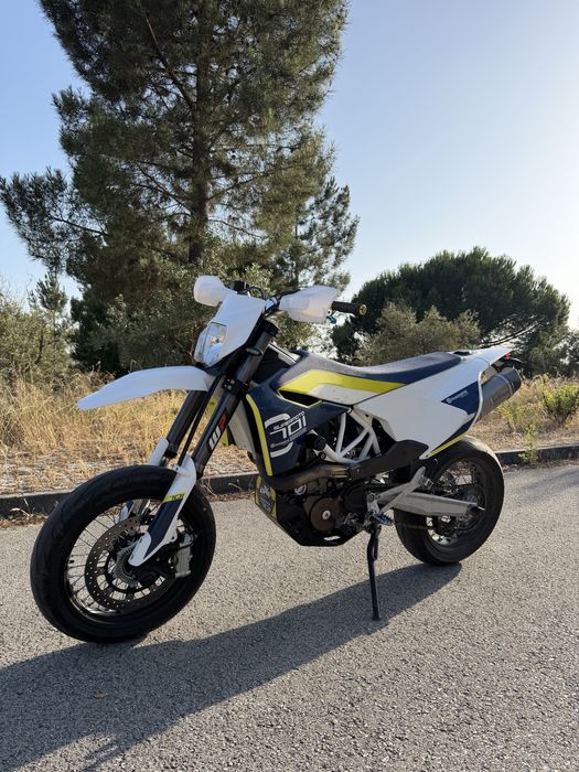 Husqvarna 701 supermoto