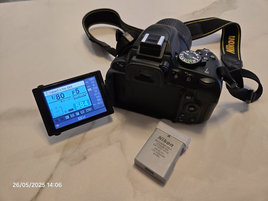 Nikon D5100 + Nikon DX AF-S 18-55 3.5-5.6G