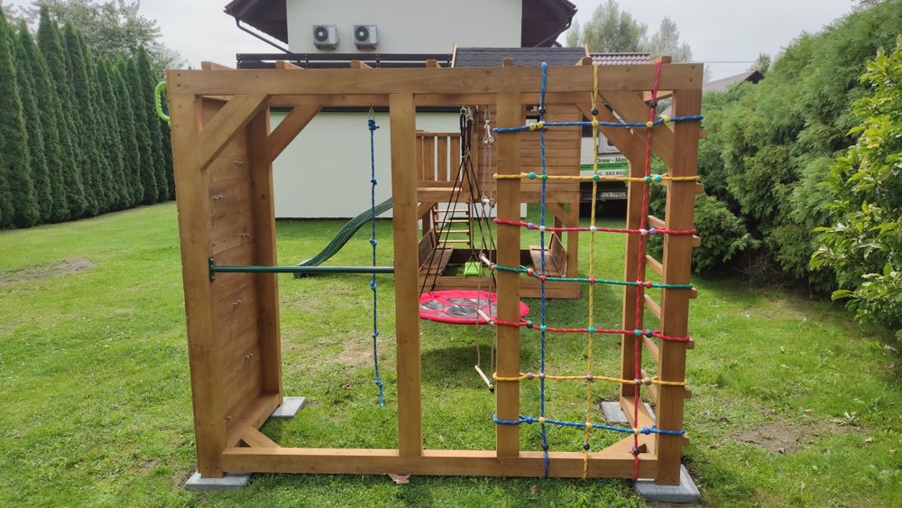 Plac zabaw-meble ogrodowe