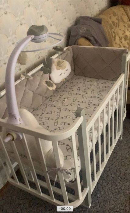 Дитяче ліжко з маятником
