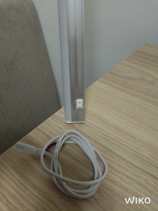 Lâmpada para colocar debaixo de bancada está usada