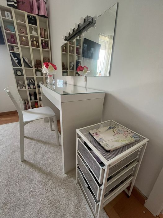 Móveis quarto, penteadeira, cadeira, espelho, luz, móvel de perfumes