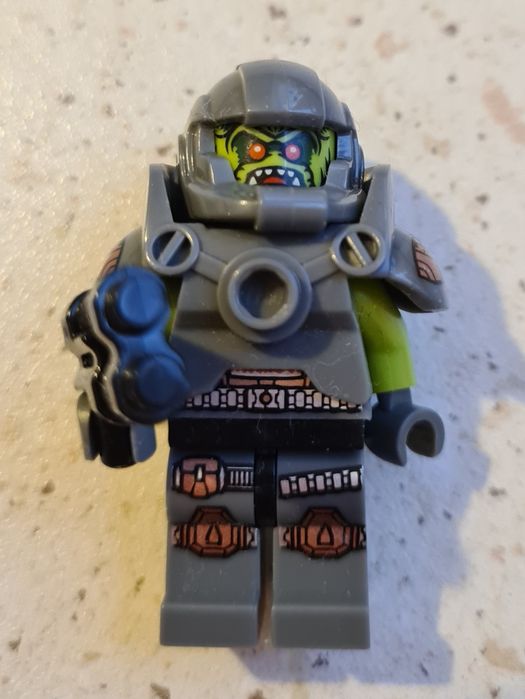 Minifigurka Lego 70001 seria 9. Alien