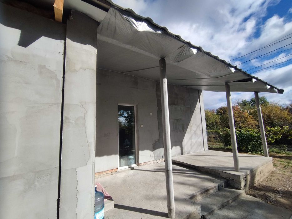 Продаж будинку біля магазину Сім'я