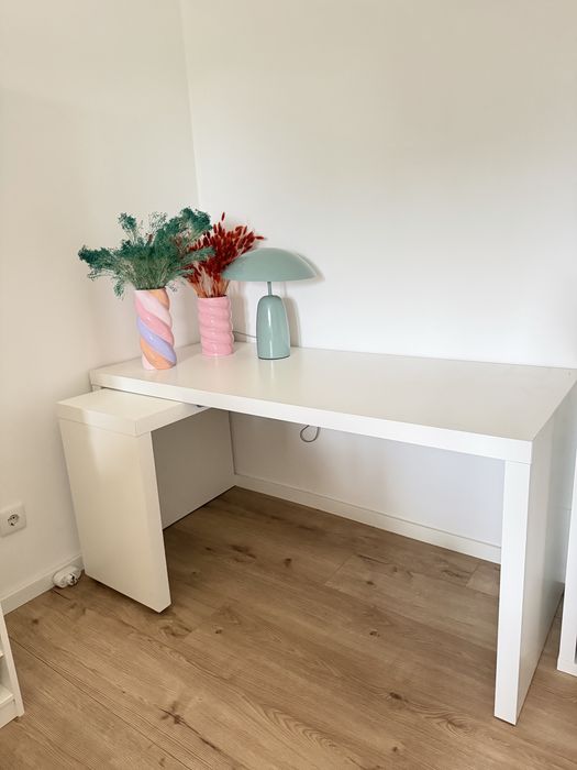 Secretária MALM c/ painel extraível IKEA