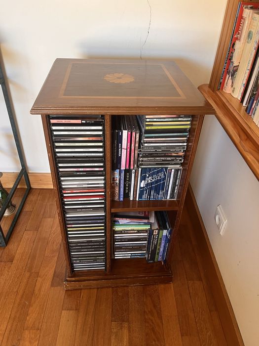 Móvel p/ 81 CD, p/DVD ou livros com base giratória