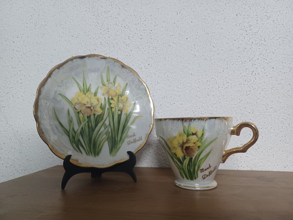 Conjunto Chávena e Pires do Mês de Março em porcelana