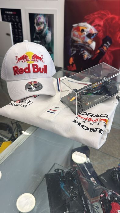 F1 Red Bull Team conjunto 3 peças Polo + Boné + carro  F1 RB20