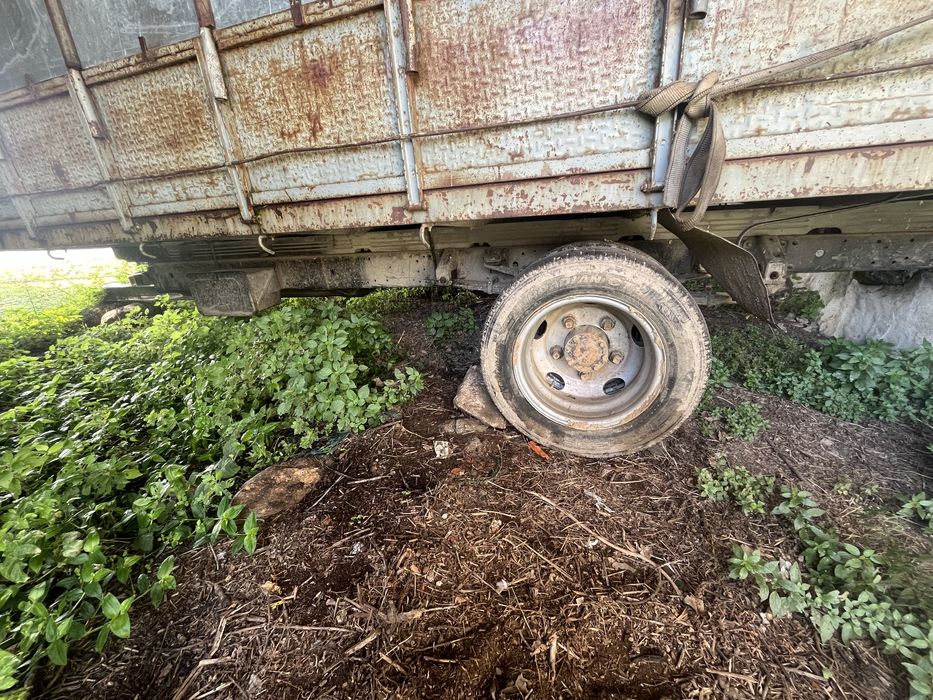 Reboque sem documentos e sem bascula