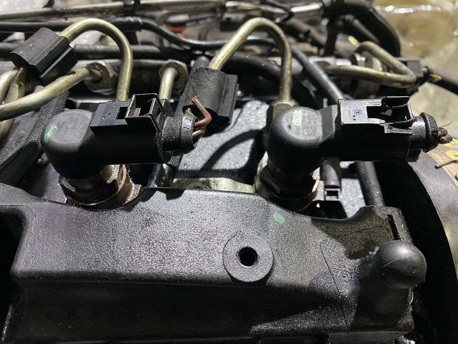 Форсунка 1.6 TDI 03L130277B Golf 6 Passat B6 B7 Caddy форсунки