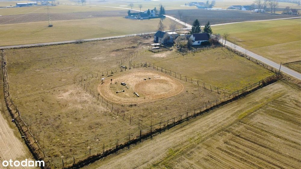 Dom z własną stajnią na 1,08 ha idealne miejsce dla miłośników Natury