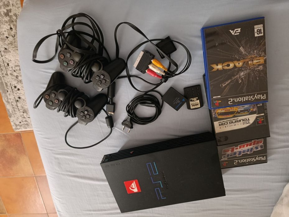 Ps2 com jogos e dois comandos originais