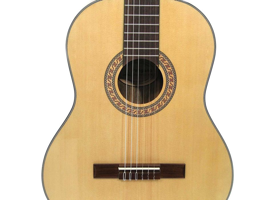 Dobra gitara klasyczna 4/4