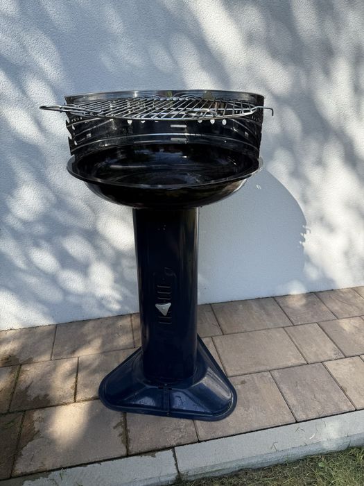 Grill kolumnowy granatowy