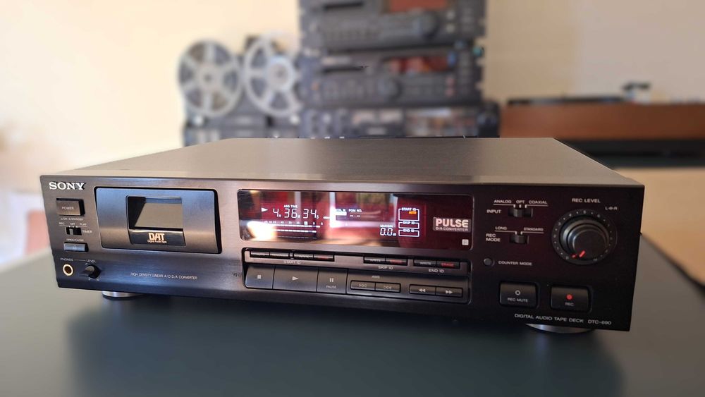 Magnetofon cyfrowy DAT Sony DTC 690 po serwisie.