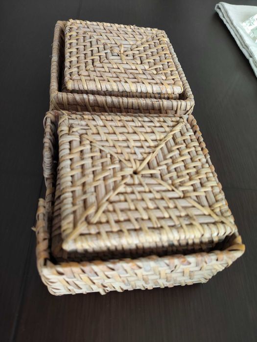 14 bases de copos com caixas de arrumação