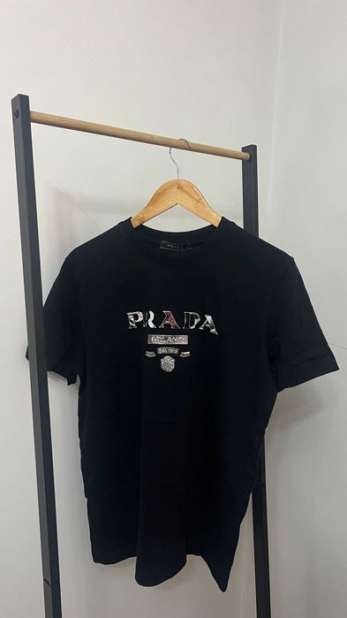 Tshirt Prada - Tamanho S
