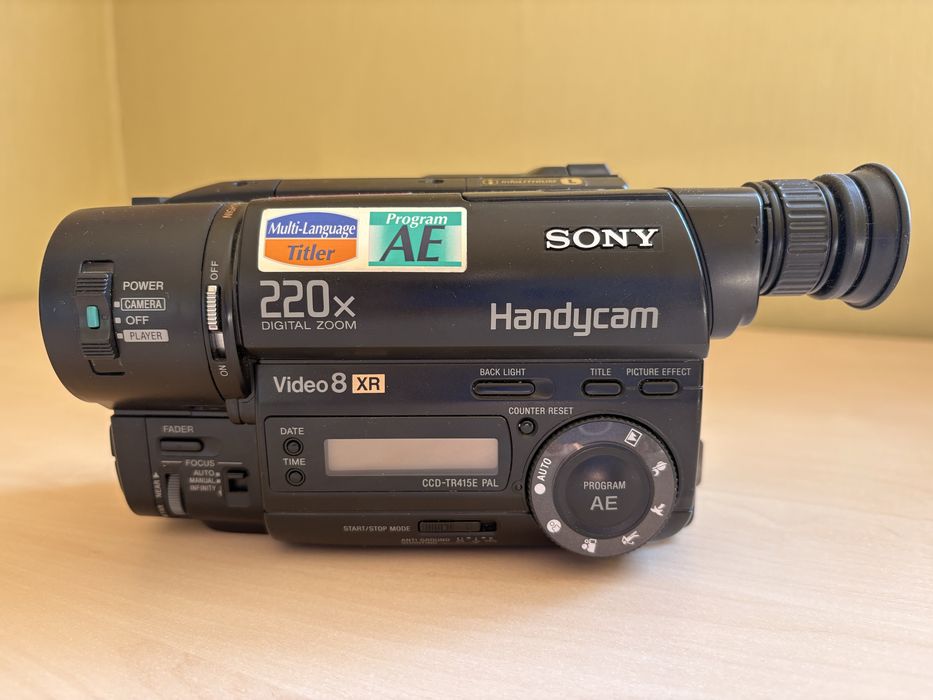 Sony Handycam CCD-TR415E Video8 + оригінальна сумка Samsonite