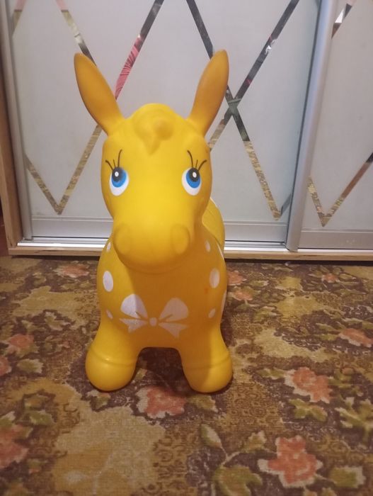 Іграшка пригалка коник б/у