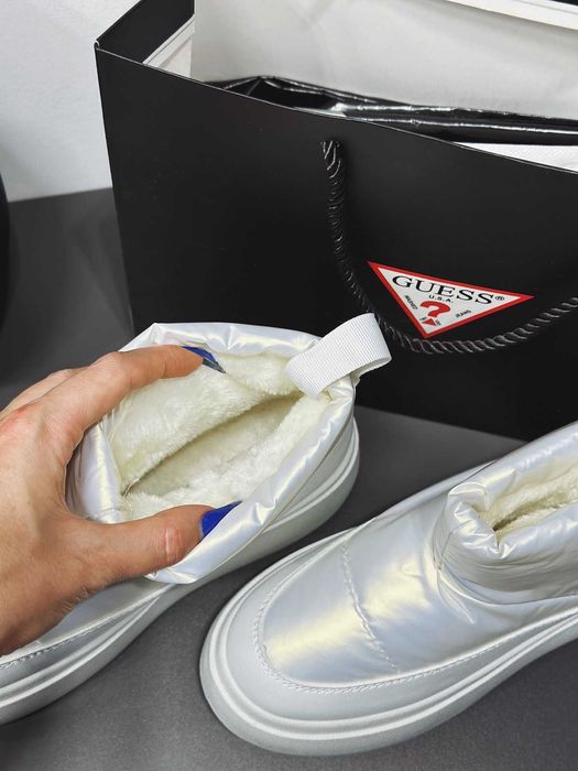 Дутики женские, белые, корткие, зимние