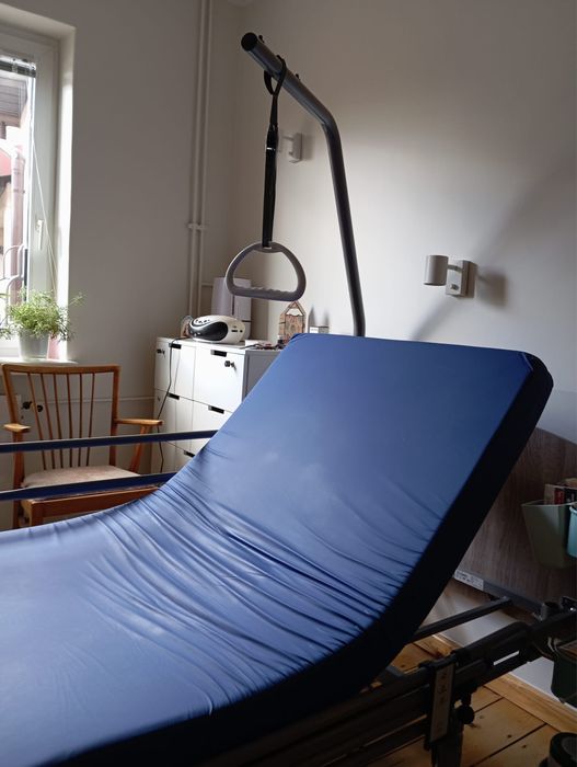 Lóżko rehabilitacyjne dla seniorow