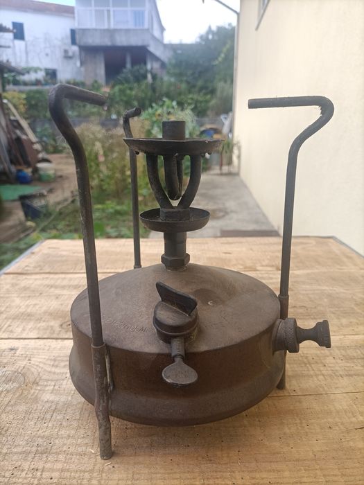 Fogão a petróleo antigo