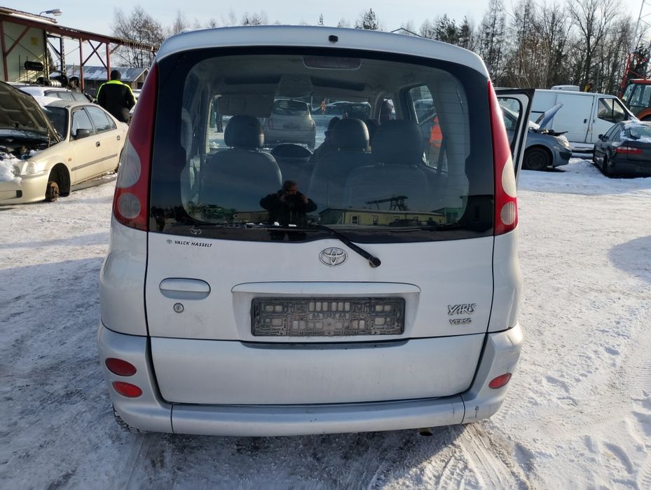 Toyota Yaris ,2000r. 1.3 Pb - na części.