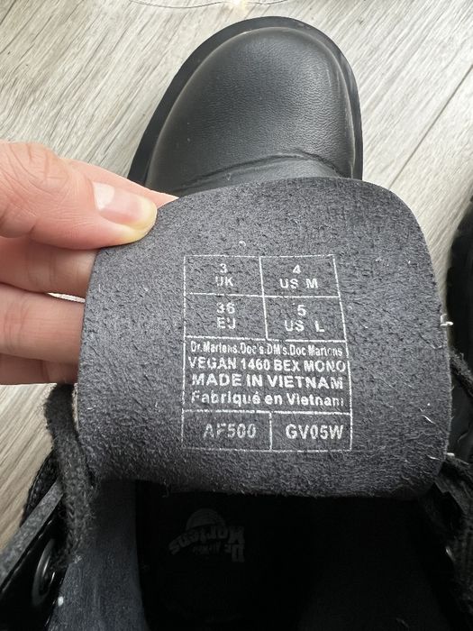 Buty marki dr. Martens, model vegan 1416
