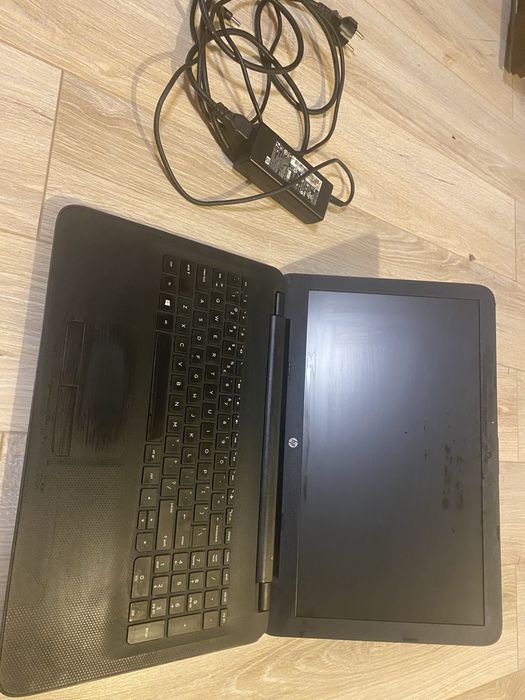 Laptop hp z ładowarką
