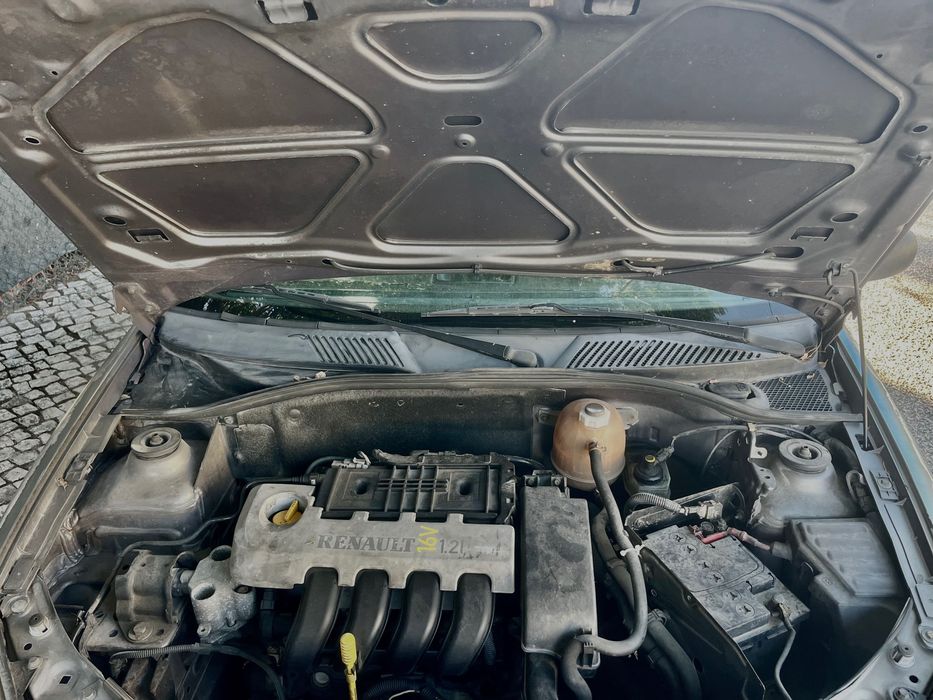 Renault Clio 1.2 16V  1200€ ou troco por moto 125cc